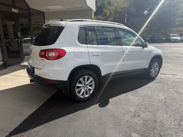 Used 2010 Volkswagen Tiguan SE FWD image 4