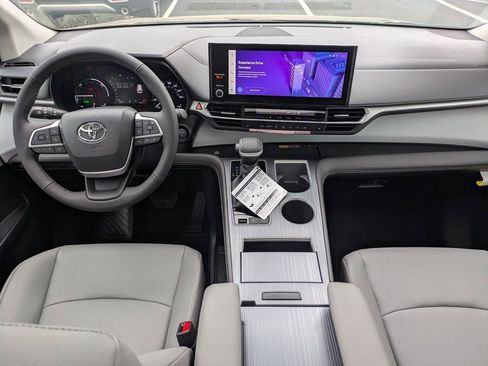 New 2026 Toyota Sienna XLE FWD image 15