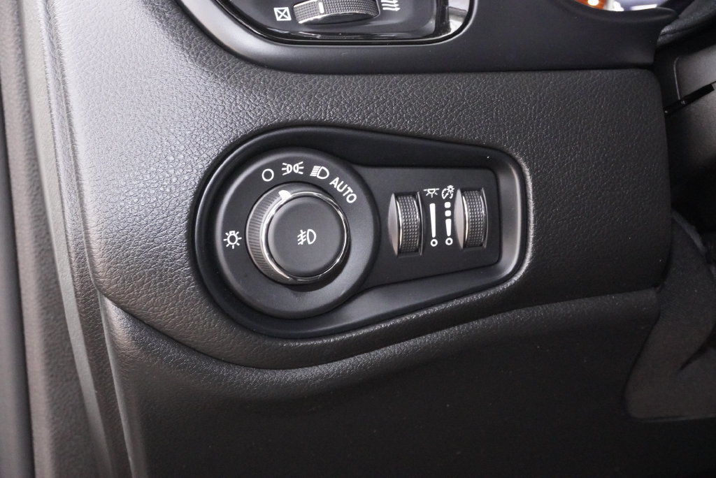 Used 2023 Jeep Renegade Altitude w/ Convenience Group I AWD/4WD image 24