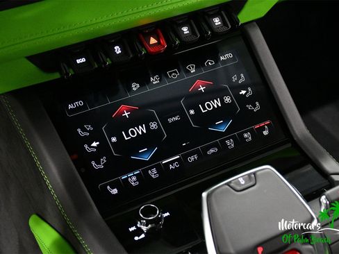 Used 2025 Lamborghini Urus SE image 39