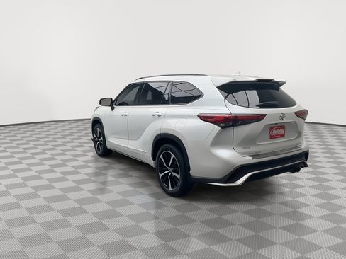 Used 2022 Toyota Highlander XSE AWD/4WD image 39