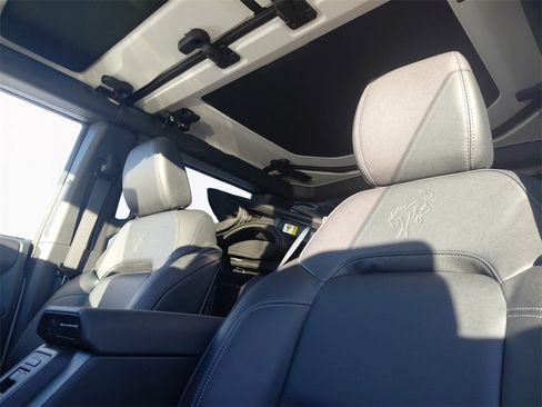 New 2025 Ford Bronco Badlands w/ Sasquatch Package image 9