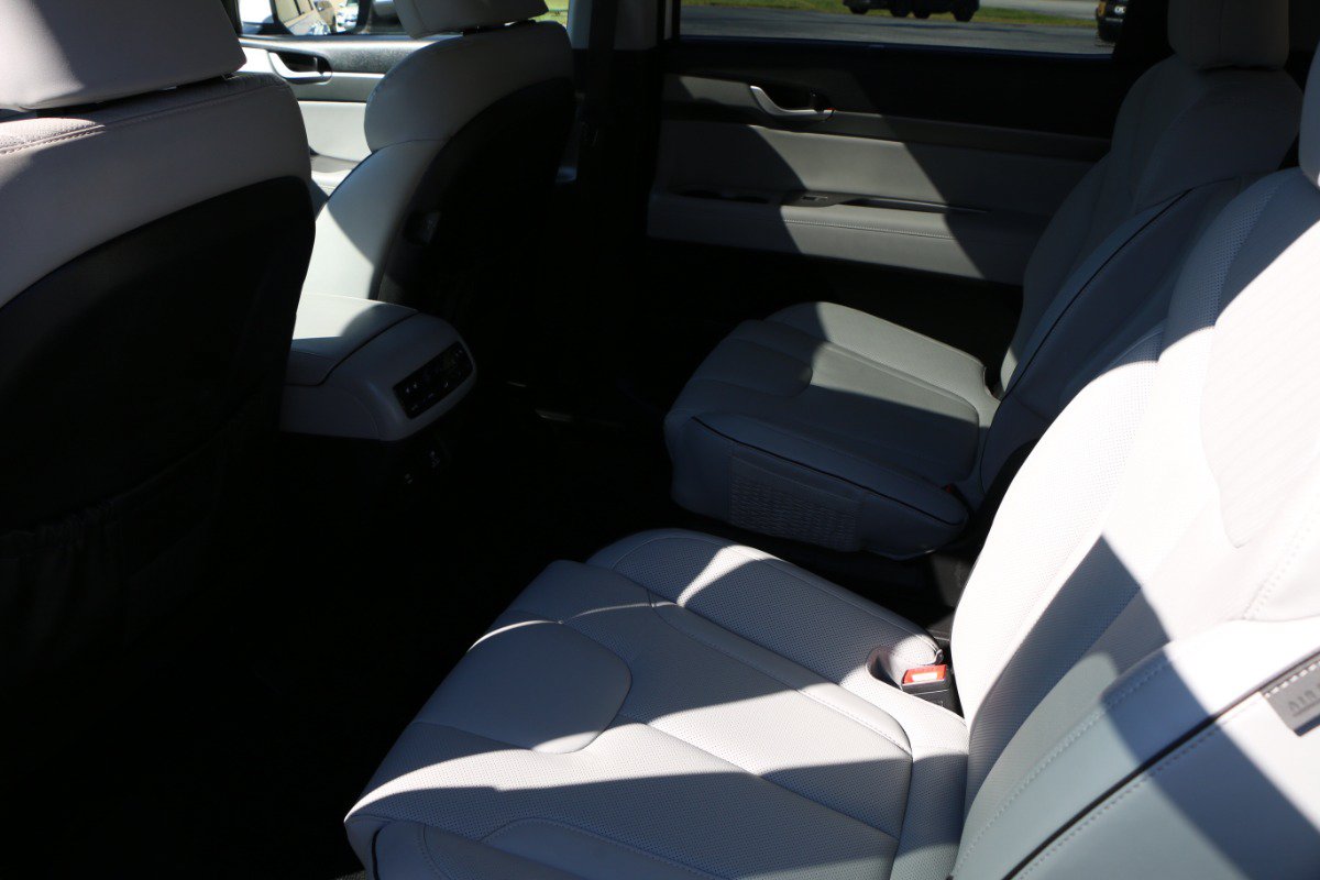 Used 2025 Hyundai Palisade SEL FWD image 32