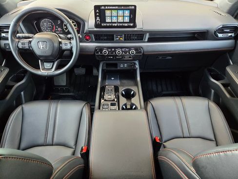 Used 2025 Honda Pilot TrailSport image 16