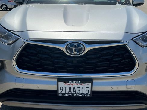 Used 2022 Toyota Highlander Platinum AWD/4WD image 12