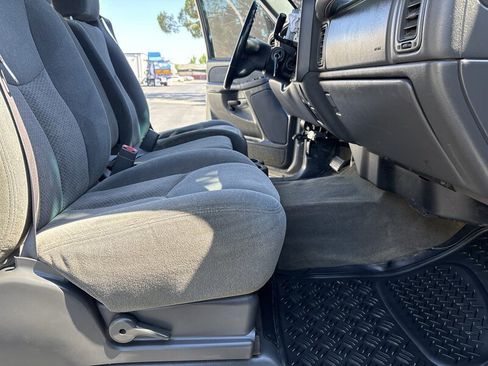 Used 2003 Chevrolet Silverado 2500 LS w/ Skid Plate Package AWD/4WD image 31