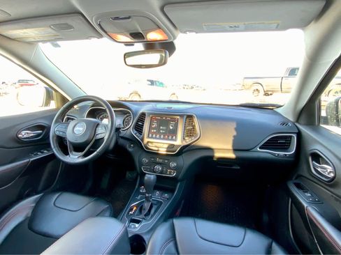 Used 2021 Jeep Cherokee Trailhawk w/ Comfort/Convenience Group image 31