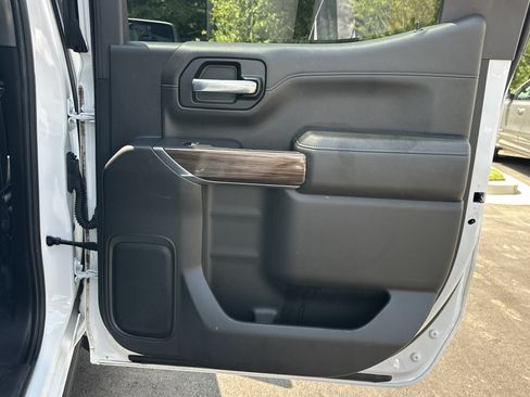 Used 2021 Chevrolet Silverado 1500 LT Trail Boss w/ Bed Protection Package AWD/4WD image 17