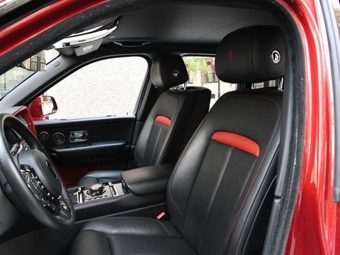 Used 2021 Rolls-Royce Cullinan Black Badge image 10