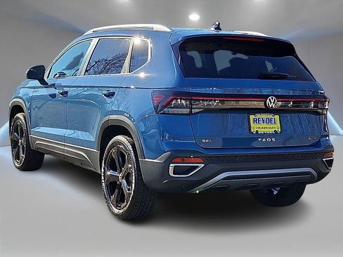 Certified 2025 Volkswagen Taos SEL image 7