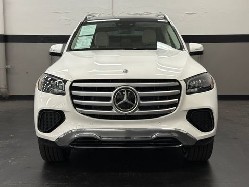Used 2026 Mercedes-Benz GLS 450 4MATIC image 4