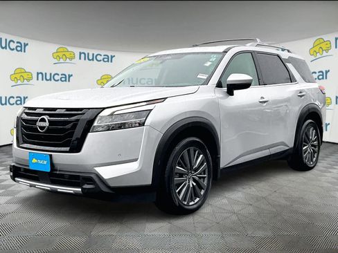 Used 2024 Nissan Pathfinder SL w/ SL Premium Package image 3