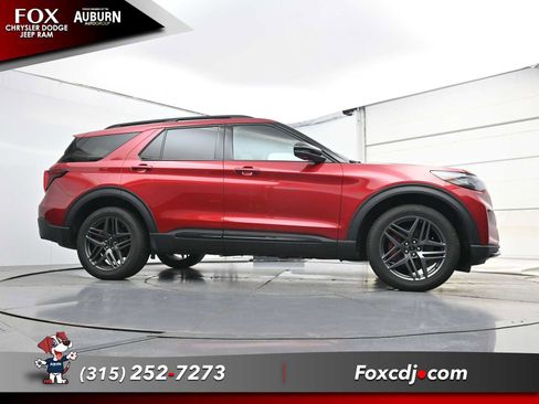 Used 2025 Ford Explorer ST-Line w/ ST-Line Street Pack AWD/4WD image 26