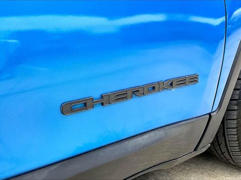 Used 2020 Jeep Cherokee Latitude Plus image 9