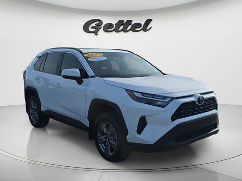 Used 2025 Toyota RAV4 XLE w/ Convenience Package FWD image 3