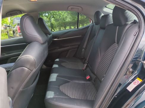 Used 2019 Toyota Camry SE FWD image 13