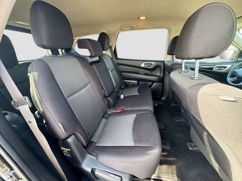 Used 2020 Nissan Pathfinder S image 26