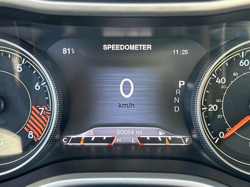 Used 2015 Jeep Cherokee Limited w/ Luxury Group image 23