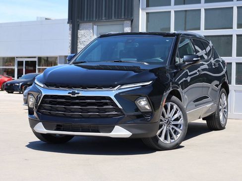 Used 2024 Chevrolet Blazer Premier w/ Enhanced Convenience Package AWD/4WD image 3