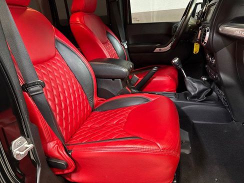 Used 2015 Jeep Wrangler Unlimited Rubicon image 52