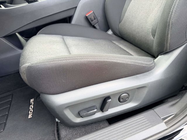 Used 2026 Nissan Rogue SV AWD/4WD image 15