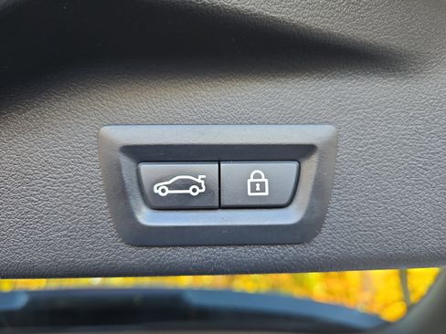 Used 2019 BMW X5 xDrive40i w/ Executive Package image 10