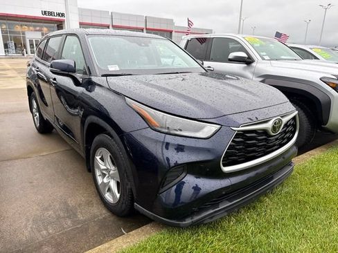 Used 2023 Toyota Highlander L FWD image 9