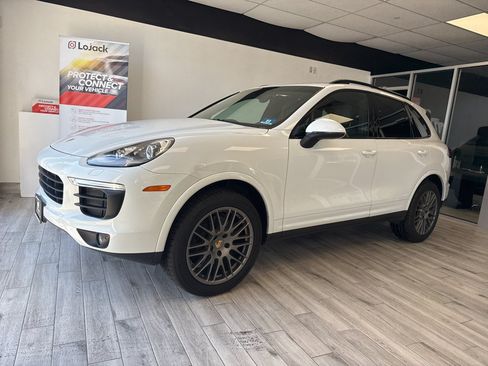 Used 2017 Porsche Cayenne Platinum Edition AWD/4WD image 1