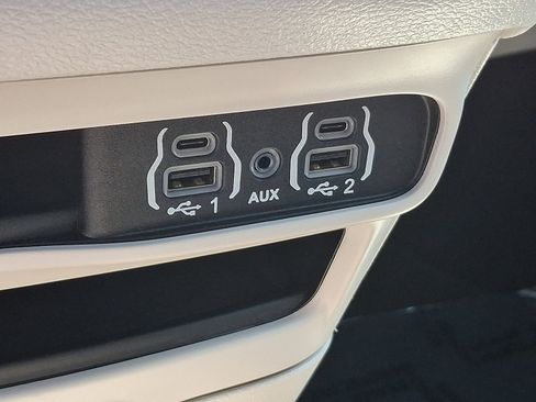 Certified 2023 Chrysler Pacifica Touring-L FWD image 26
