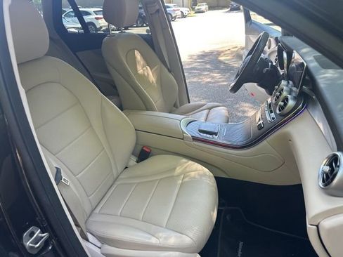 Used 2022 Mercedes-Benz GLC 300 image 18