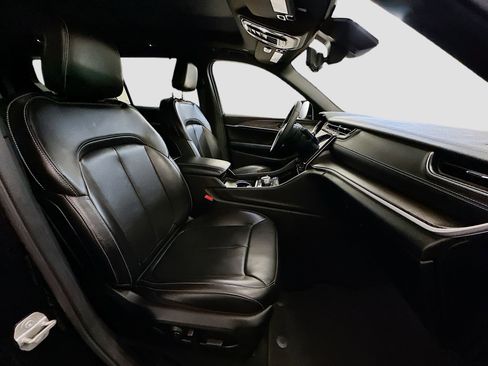 Used 2024 Jeep Grand Cherokee L Limited w/ Luxury Tech Group II image 35