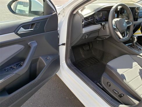 New 2025 Volkswagen Jetta SE image 6