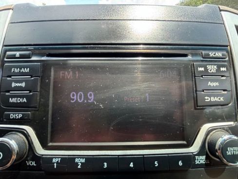 Used 2015 Nissan Frontier SV image 17