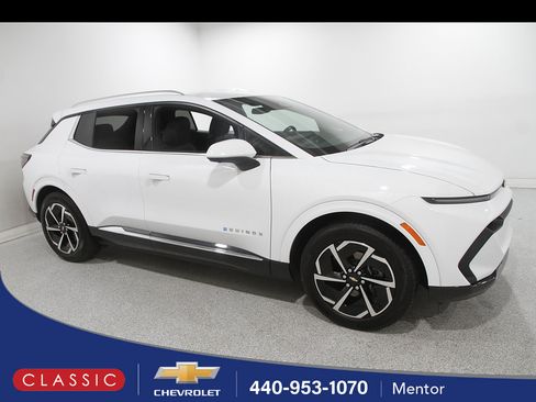Used 2024 Chevrolet Equinox EV LT FWD image 1