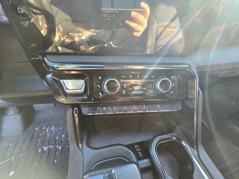 Used 2022 GMC Sierra 1500 AT4 w/ AT4 Preferred Package image 16