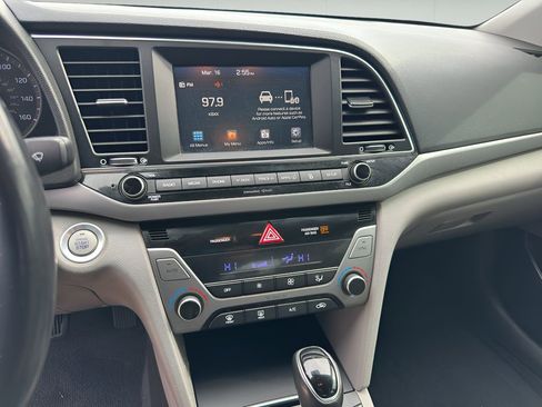 Used 2018 Hyundai Elantra Limited image 8