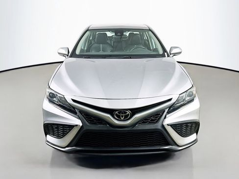 Used 2022 Toyota Camry SE image 2