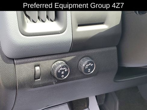 Used 2017 Chevrolet Colorado Z71 AWD/4WD image 8