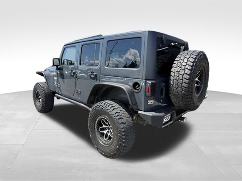 Used 2017 Jeep Wrangler Unlimited Rubicon w/ Max Tow Package AWD/4WD image 3