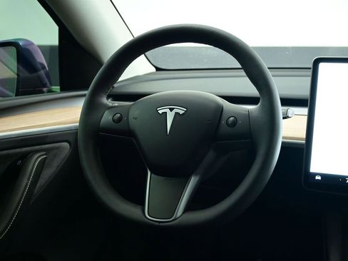 Used 2025 Tesla Model Y Long Range AWD/4WD image 38