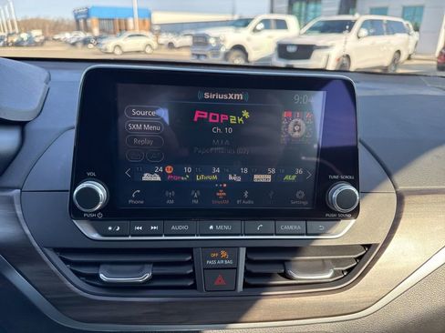 Used 2025 Nissan Altima 2.5 SV image 17