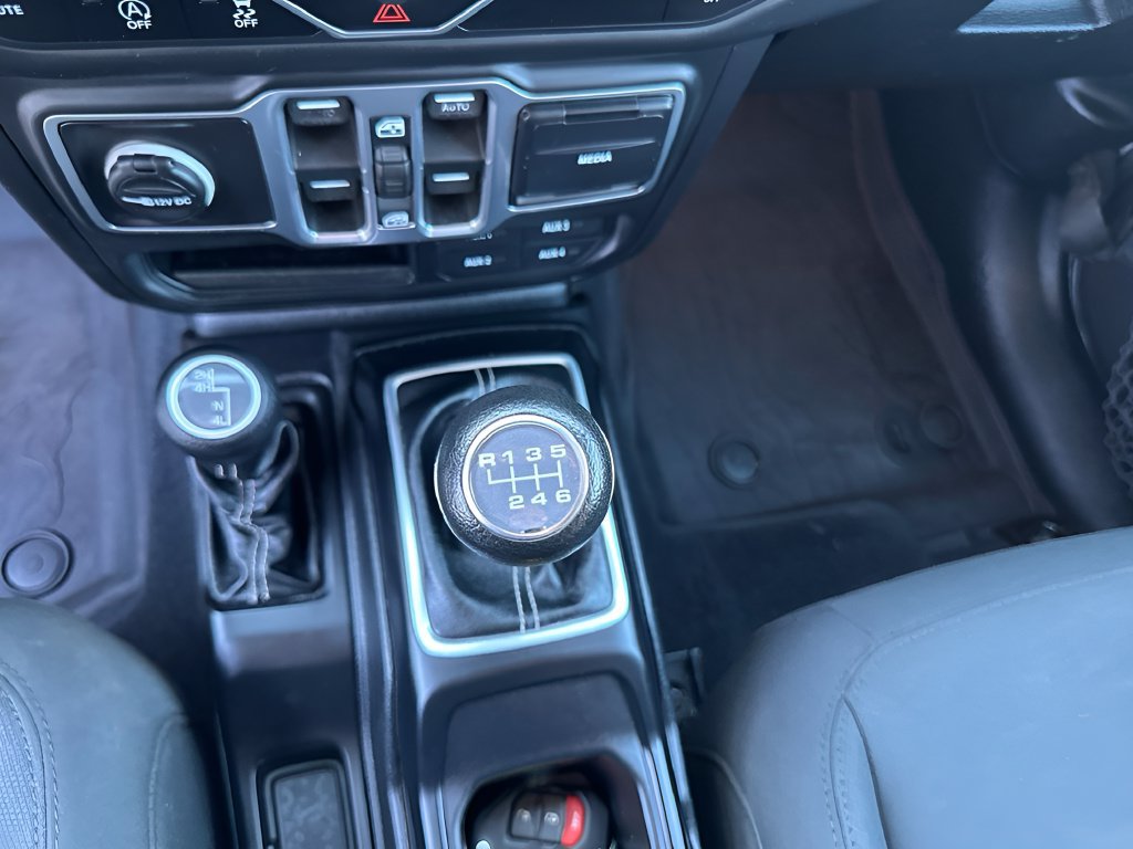Used 2018 Jeep Wrangler Unlimited Sahara w/ Cold Weather Group AWD/4WD image 18