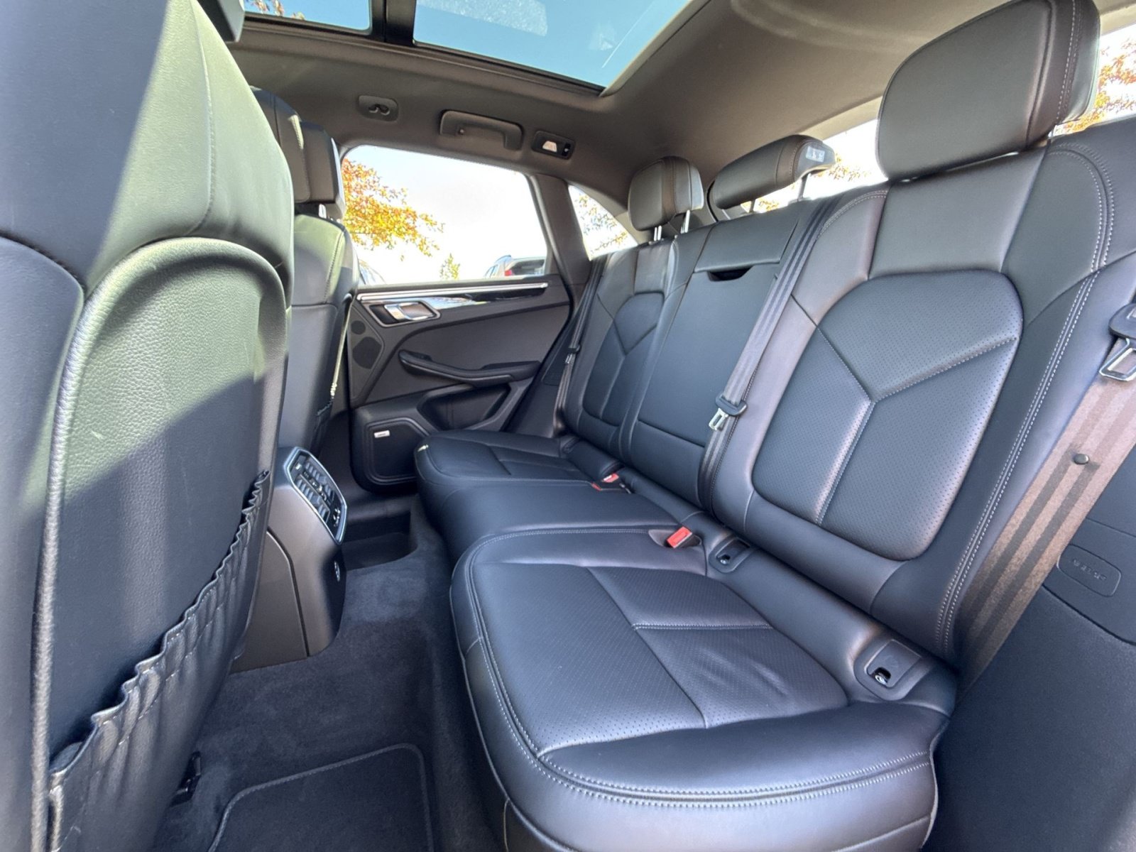 Used 2022 Porsche Macan S AWD/4WD image 25