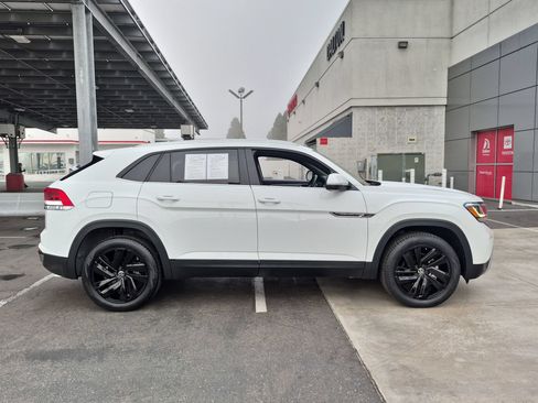 Used 2023 Volkswagen Atlas Cross Sport SE w/ Panoramic Sunroof Package AWD/4WD image 5