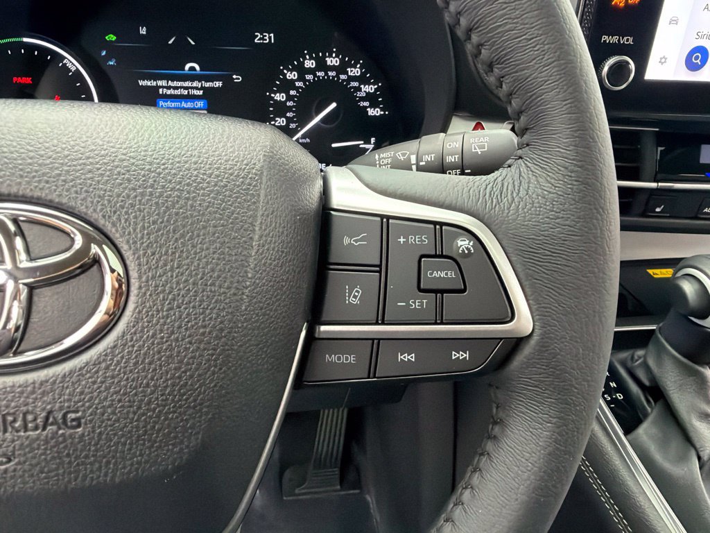 Used 2025 Toyota Sienna XLE w/ XLE Plus Package AWD/4WD image 13