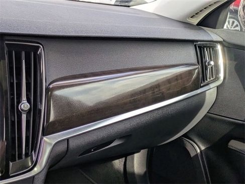 Used 2018 Volvo S90 T5 Momentum w/ Convenience Package image 20