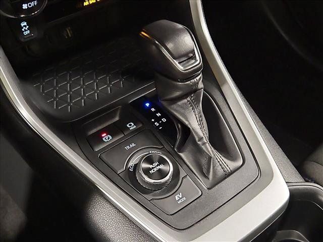 Used 2025 Toyota RAV4 SE AWD/4WD image 11