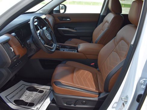 Used 2025 Nissan Pathfinder Platinum w/ Cargo Package FWD image 27