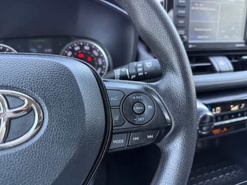 Used 2021 Toyota RAV4 XLE image 18