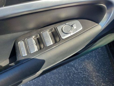 Used 2019 Genesis G70 2.0T Advanced RWD image 21